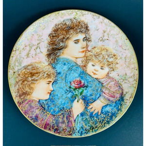 Edwin M Knowles 90s Edna Hibel Mothers Day Series Plate Porcelain/Gold #919D VTG